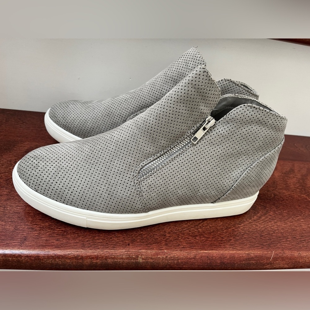NWOT Cushionaire vegan suede boots size 11 women’s